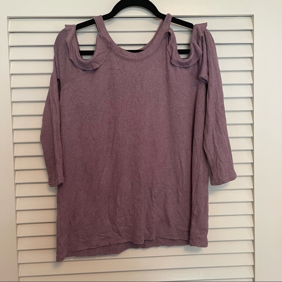 American Eagle Outfitters Sweaters - American eagle cold shoulder sweater